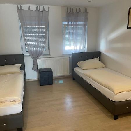 Ferienwohnung Gambrinus In Hotel Gambrinus 韦茨拉尔 外观 照片