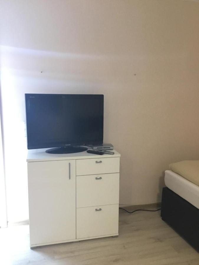 Ferienwohnung Gambrinus In Hotel Gambrinus 韦茨拉尔 外观 照片