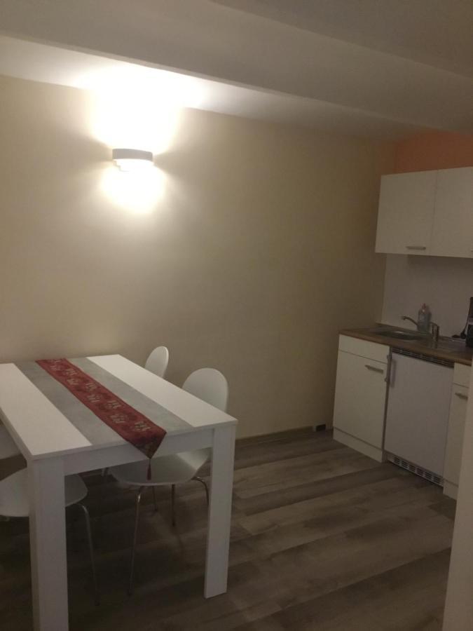 Ferienwohnung Gambrinus In Hotel Gambrinus 韦茨拉尔 外观 照片