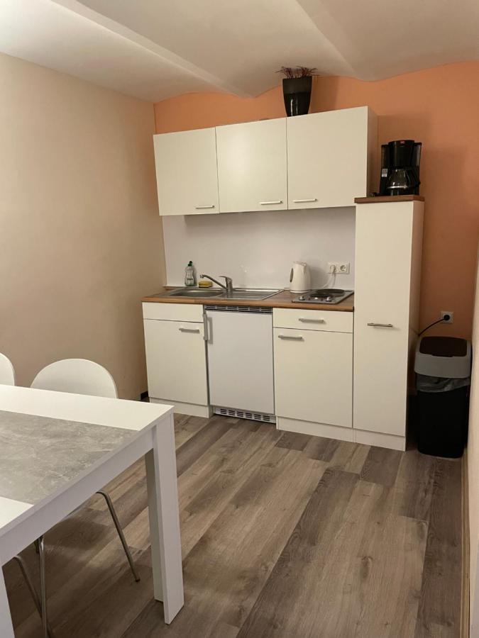 Ferienwohnung Gambrinus In Hotel Gambrinus 韦茨拉尔 外观 照片