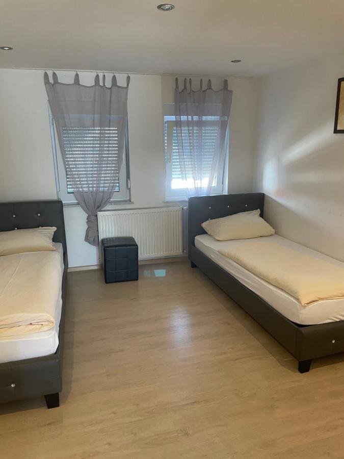 Ferienwohnung Gambrinus In Hotel Gambrinus 韦茨拉尔 外观 照片